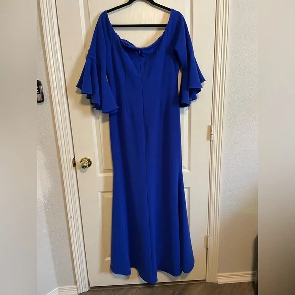 Vince Camuto Off Shoulder Bell Sleeve Gown - Picture 7 of 7